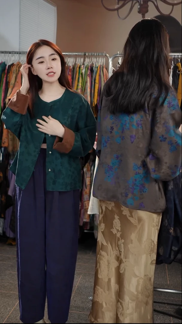 蓝色蝶恋花开衫