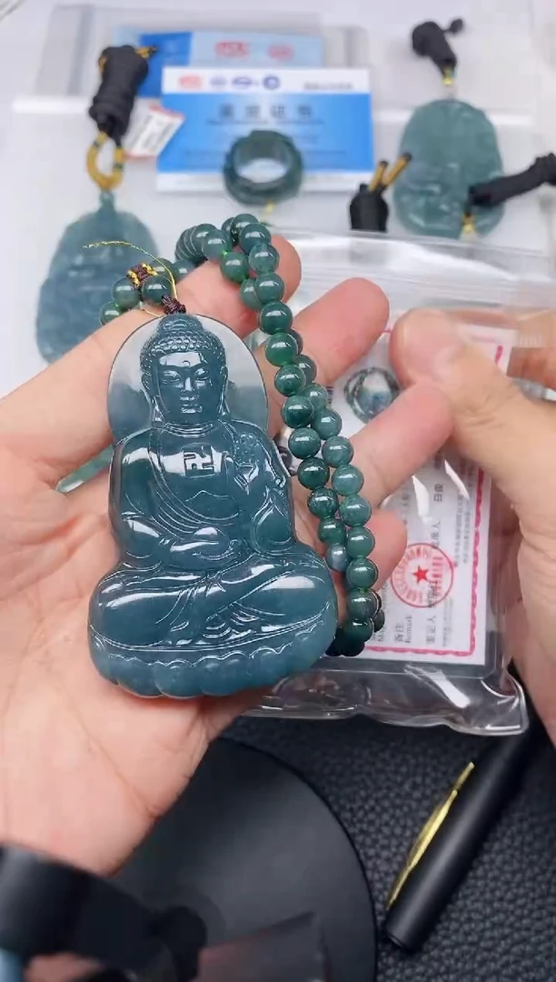 颈饰未镶嵌翡翠