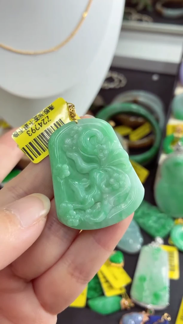 吊坠(不含链)18K金镶嵌翡翠挂件