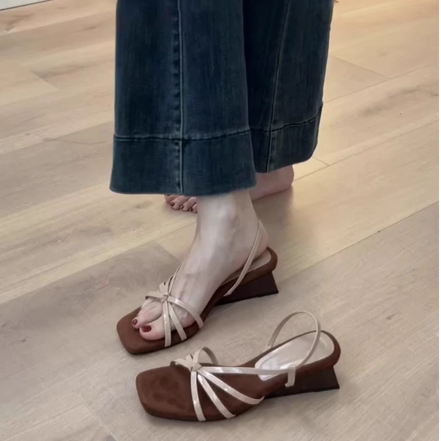 法式气质一字细带坡跟凉鞋女方头配裙子舒适夏季露趾高跟罗马凉鞋