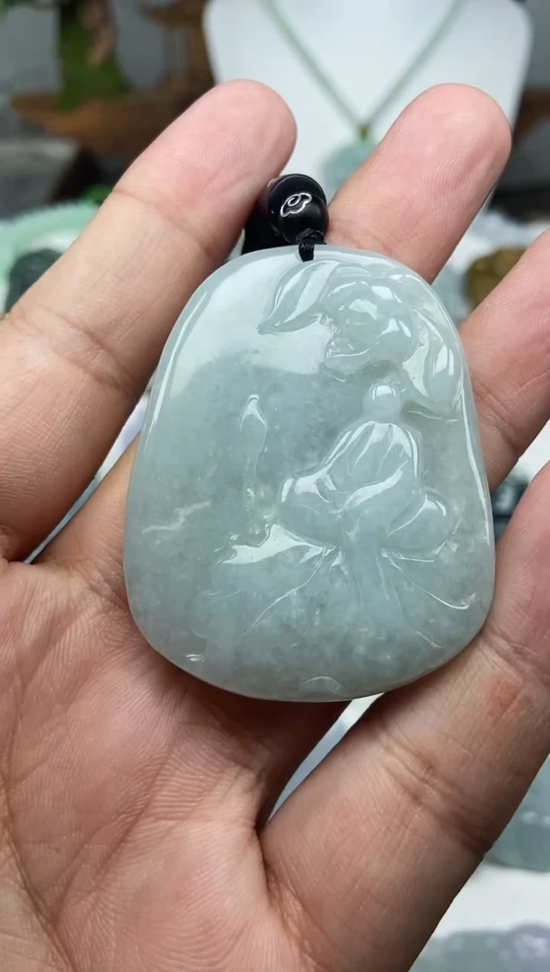 翡翠未镶嵌颈饰悟道
