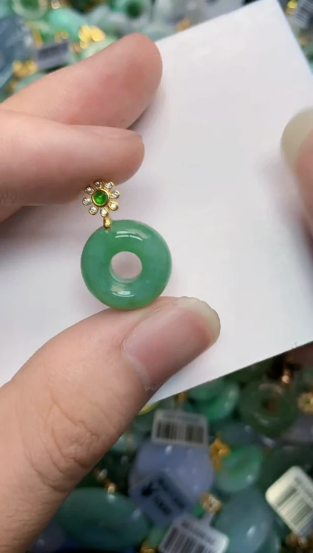 翡翠未镶嵌颈饰        1