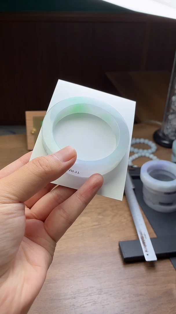 未镶嵌手镯定制翡翠雨**?定制