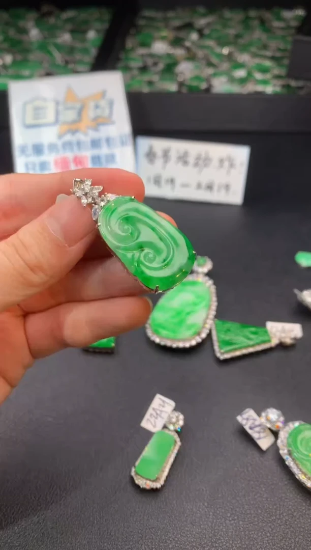 【闪购商品】翡翠颈饰银S925镶嵌翡翠