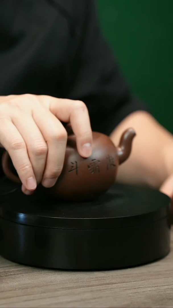 茶壶紫砂弄**筑H2364赵翠虹底槽青梅花一粒珠