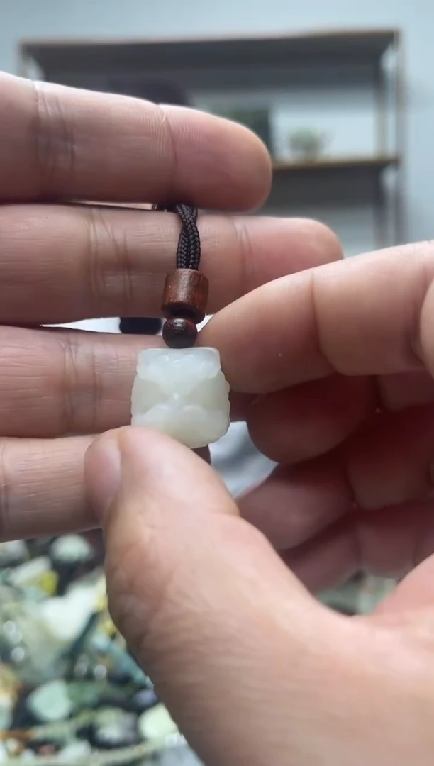 未镶嵌岫玉吊坠·