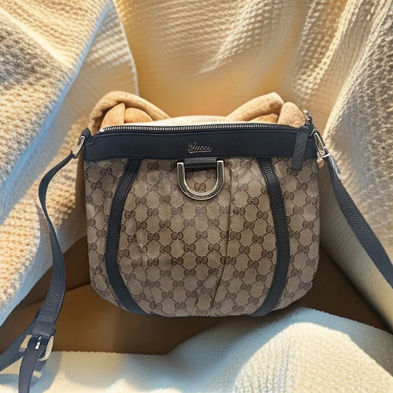 95新 GUCCI/古驰 老花斜挎包1097 8878