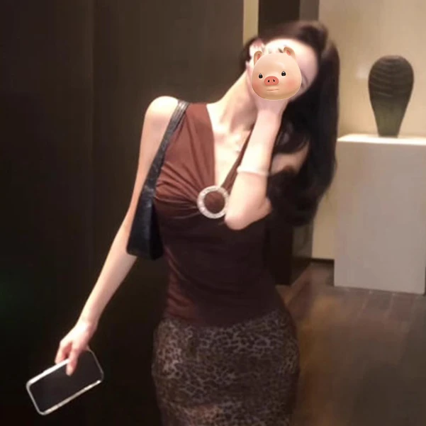 美式辣妹V领扭结褶皱背心女夏季外穿设计感小众修身褶皱无袖上衣