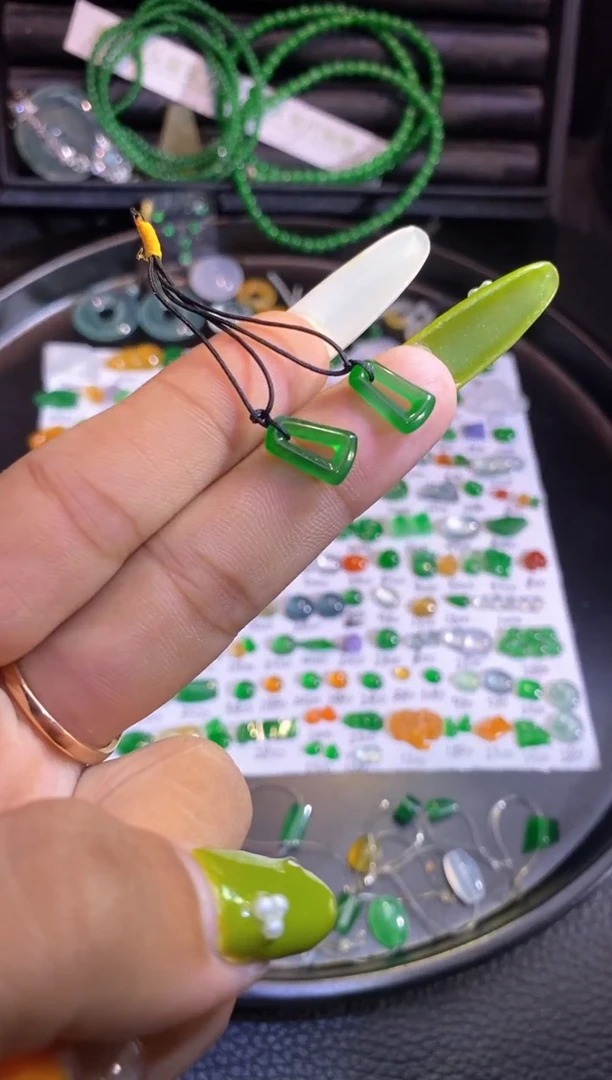 翡翠挂件未镶嵌扣子