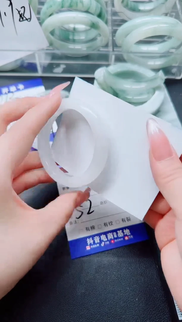 未镶嵌手镯石英质玉214/52