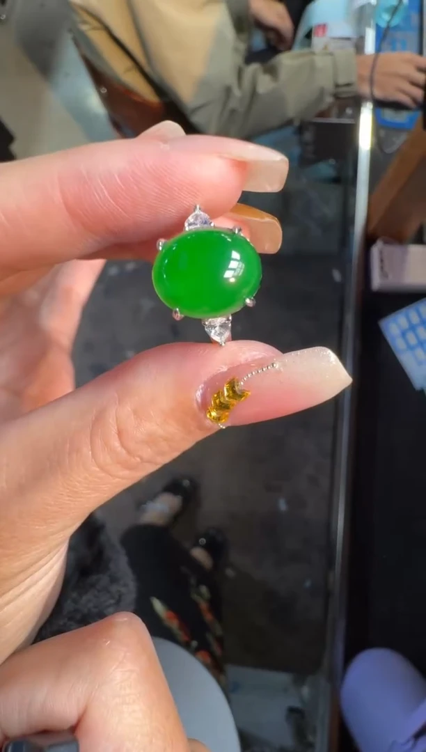未镶嵌定制翡翠翡翠A货有轻微色差属于正常现象，戒指多样性发货1