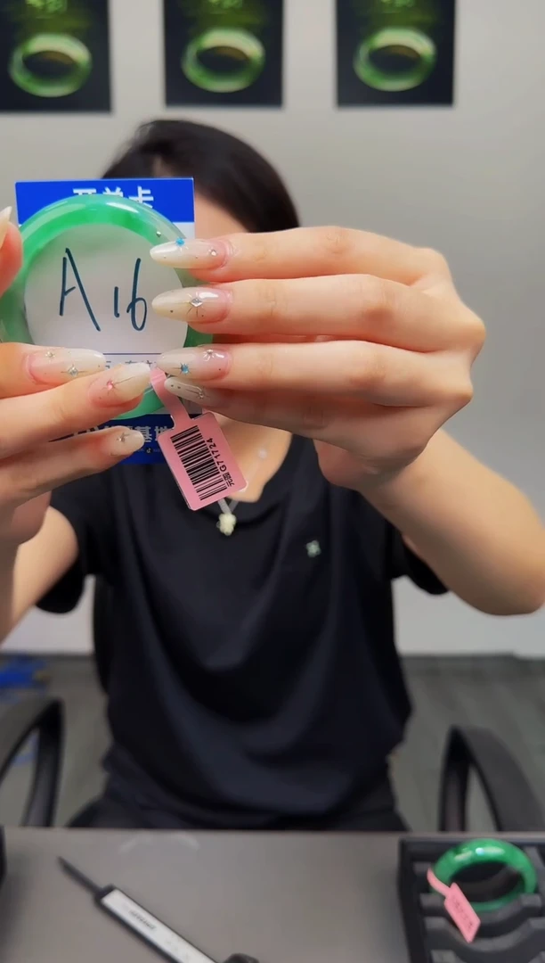 未镶嵌手镯石英质玉（非洲翠）a16