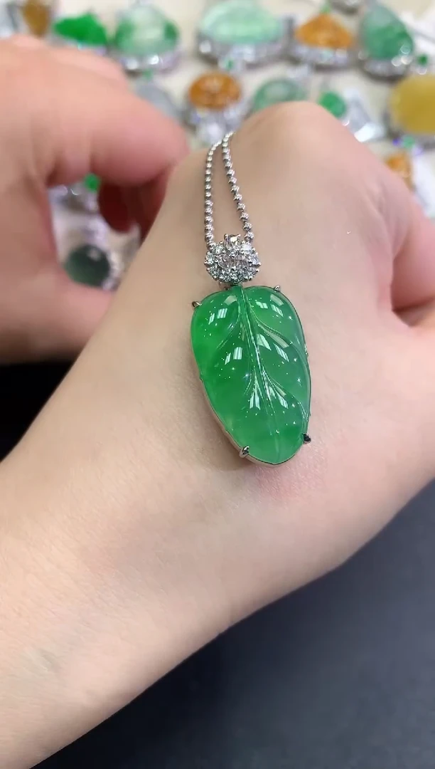 【闪购商品】翡翠颈饰18K金镶嵌D35