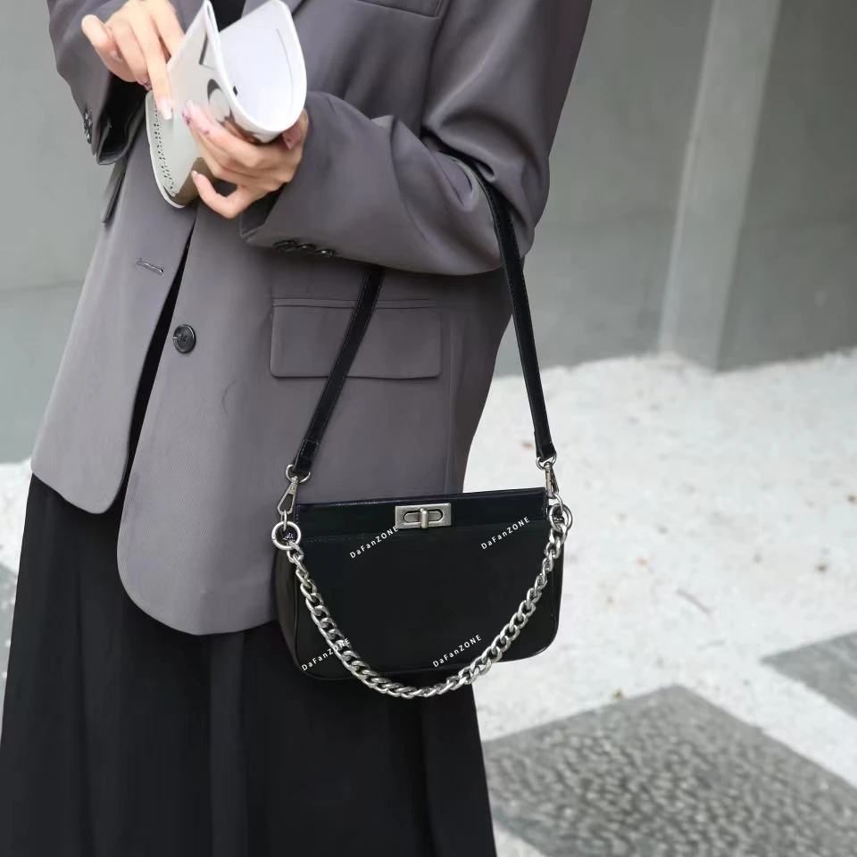 【芝麻集】SKL-5356-黑色RAIN.CUN简约腋下时尚潮流斜跨轻奢女包