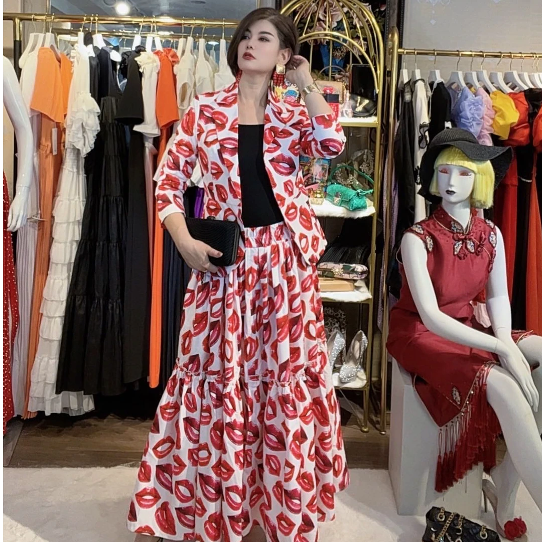 女士嘴唇宽敞套装