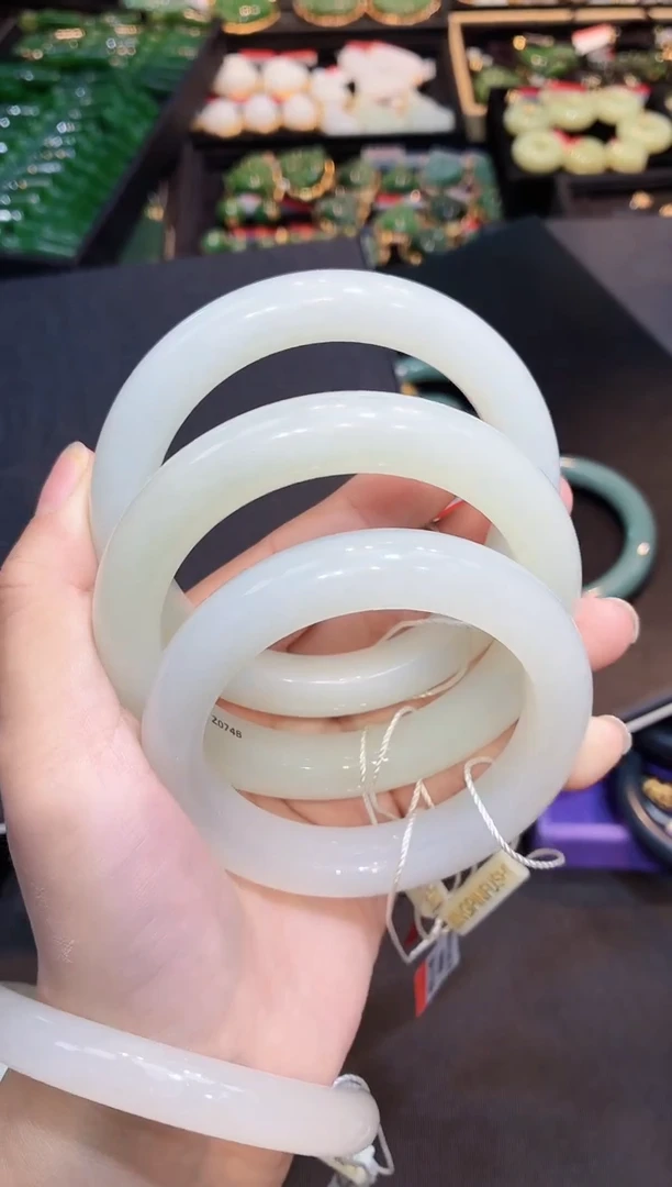 未镶嵌手镯和田玉53-63多样性发一