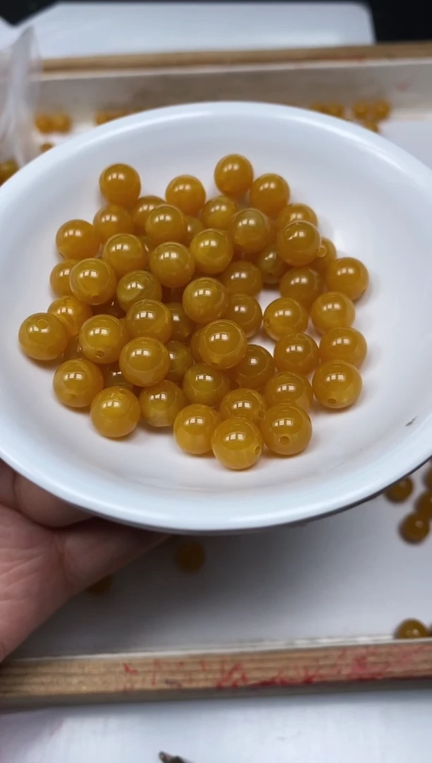 未镶嵌蜜蜡裸石M3 鸡油黄蜜蜡8mm25个12元