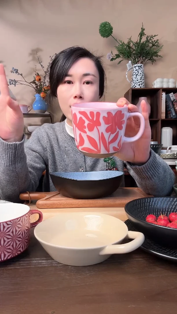 手绘粉花杯子微瑕