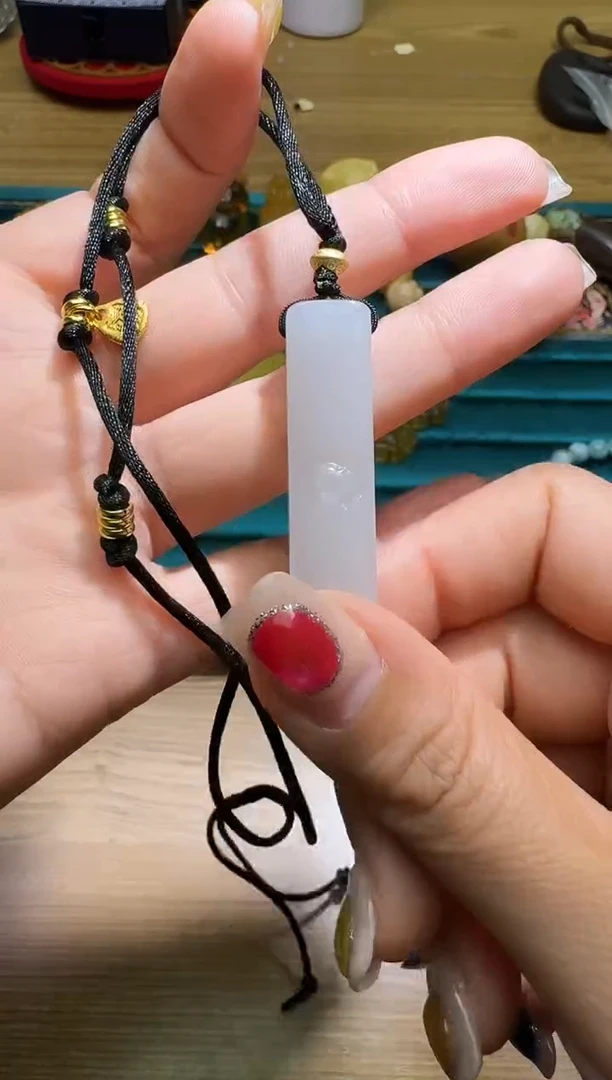 颈饰未镶嵌和田玉蕙*多样性发一件 382