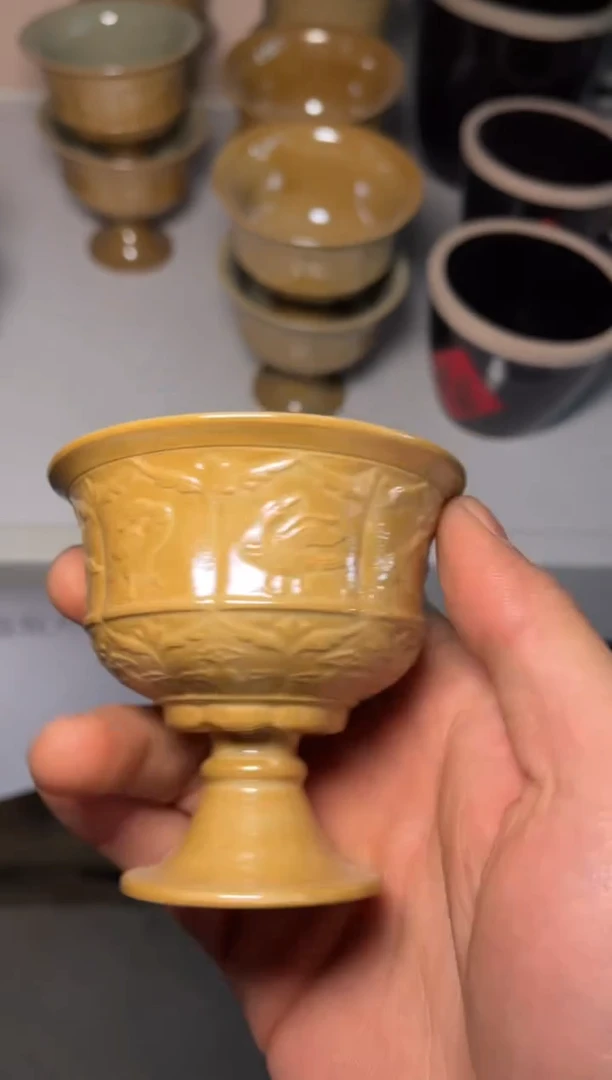 瓷双色釉高足杯1只