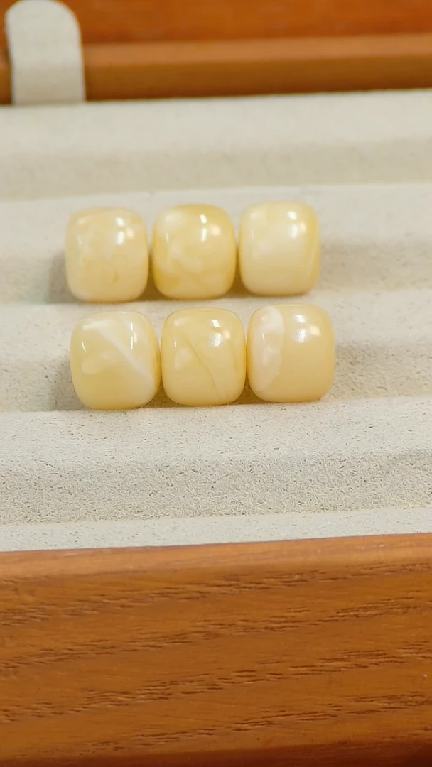 【闪购商品】蜜蜡裸石未镶嵌俄料10MM3.656克