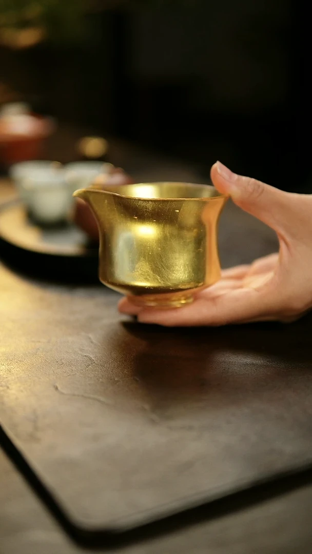 王沁金箔玻璃公道杯
