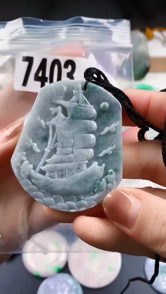 颈饰未镶嵌翡翠天然翡翠吊坠挂件