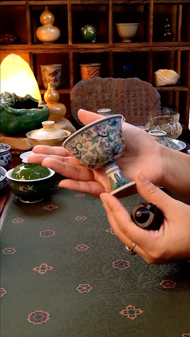 【手工手绘斗彩高足杯】