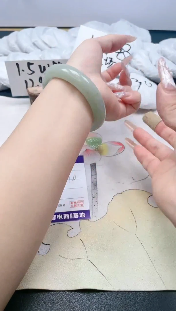 【闪购商品】石英质玉手镯合金225/57