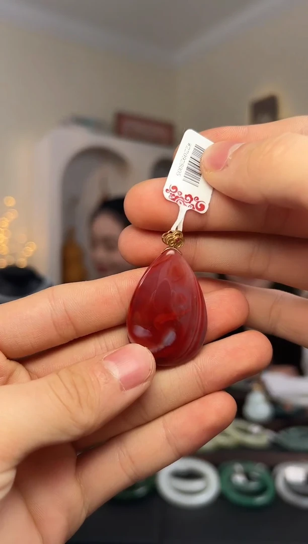 颈饰18K金镶嵌南红玛瑙水滴