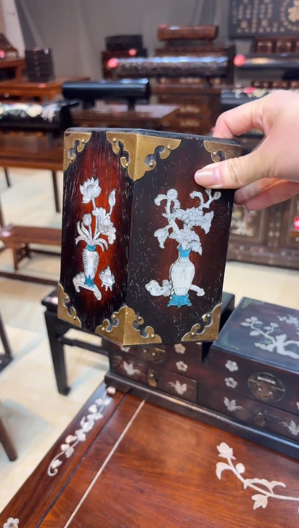 木紫檀螺钿工艺笔筒