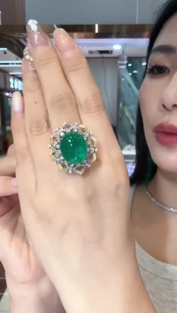 18K金镶嵌戒指祖母绿15.52ct