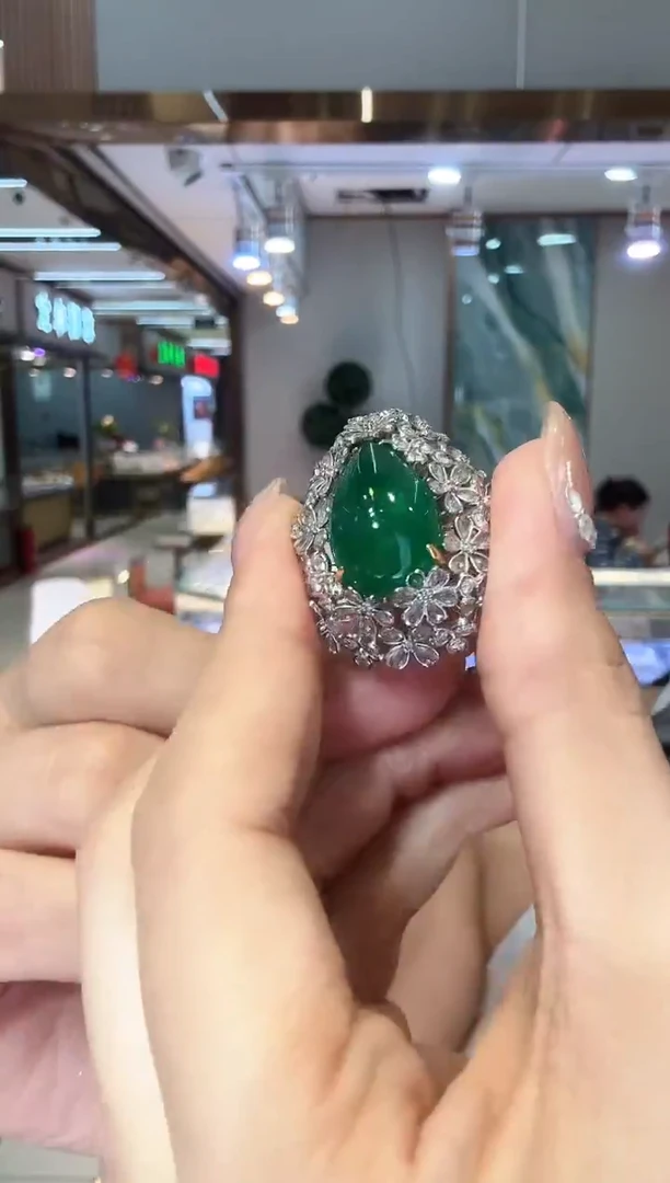 18K金镶嵌戒指祖母绿13.40ct