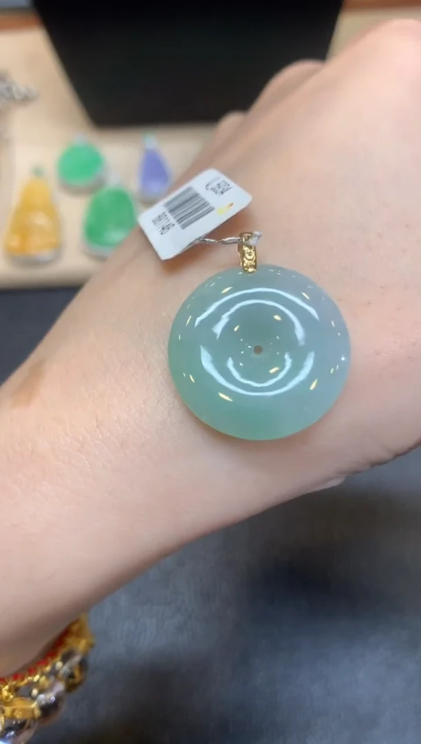 翡翠18K金镶嵌颈饰平安扣【无服务费】