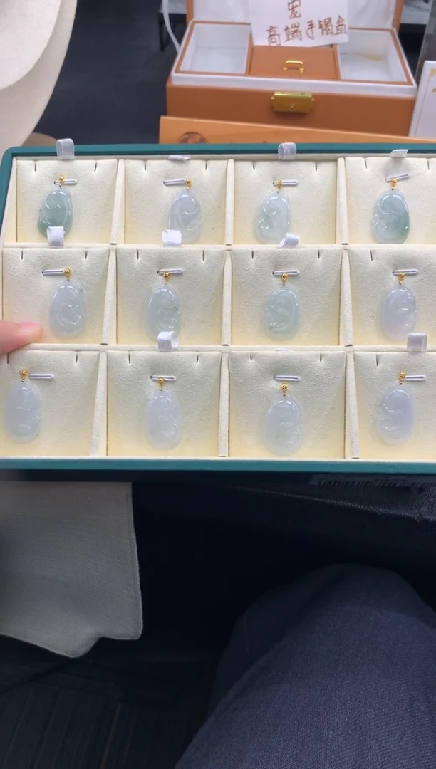 颈饰18K金镶嵌翡翠FA35 翡翠如意 多样性发其一赠皮绳