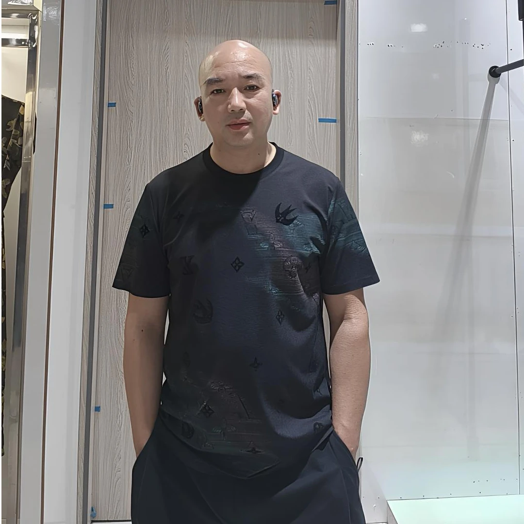 时尚休闲男士夏季短袖透气顺滑圆领印花字母燕子图案常规高弹百搭