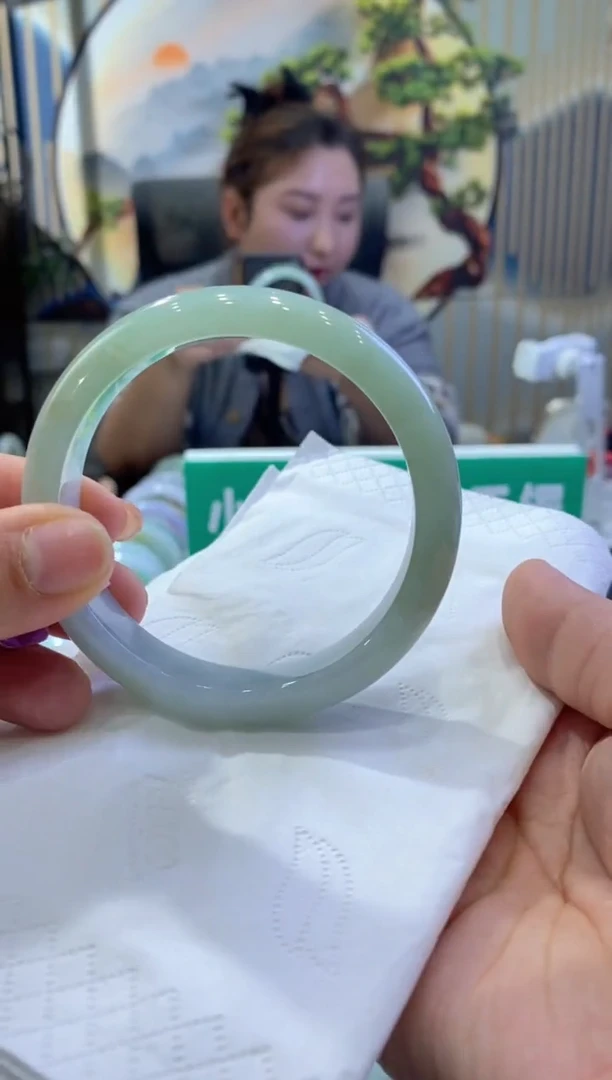 【闪购商品】翡翠手镯未镶嵌多人06940