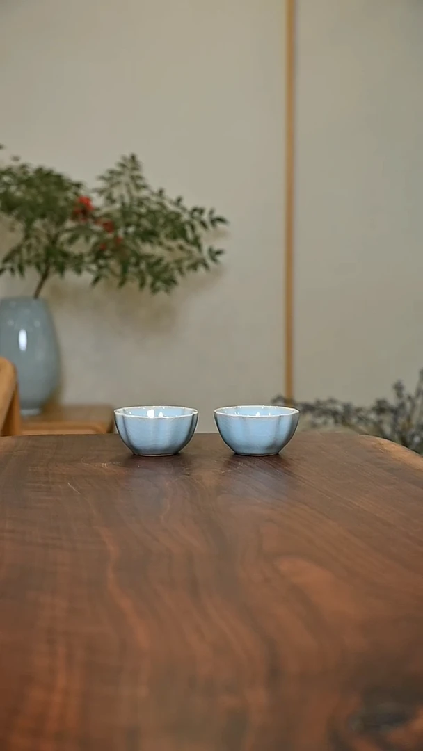 天青釉 六合泰平杯2只 微瑕 朱家汝窑款 35ml