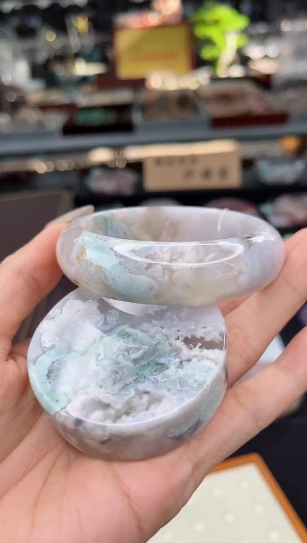 【闪购商品】石英质玉手镯未镶嵌55圈口（赠品镯心）39310131