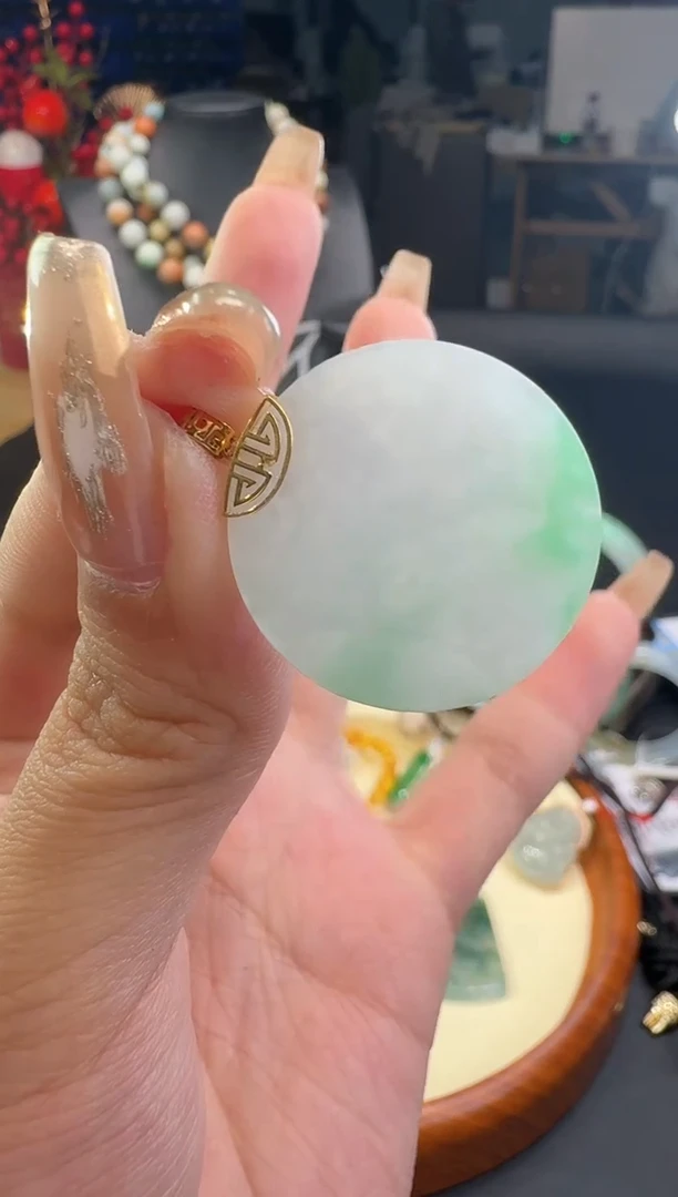 【闪购商品】翡翠颈饰18K金镶嵌吊坠