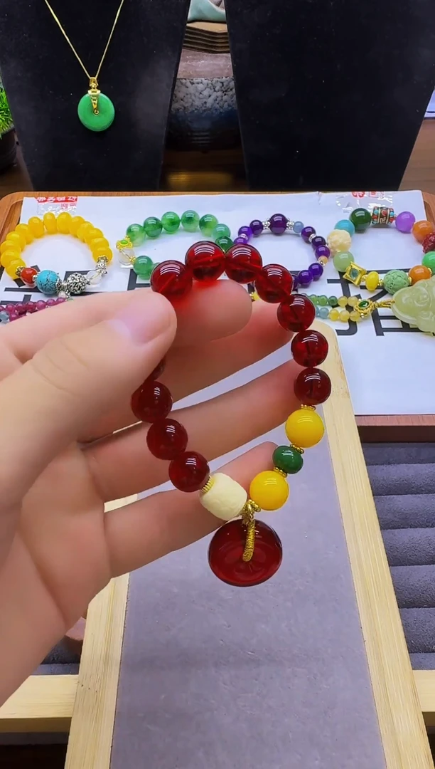 14K金镶嵌血珀手链S48