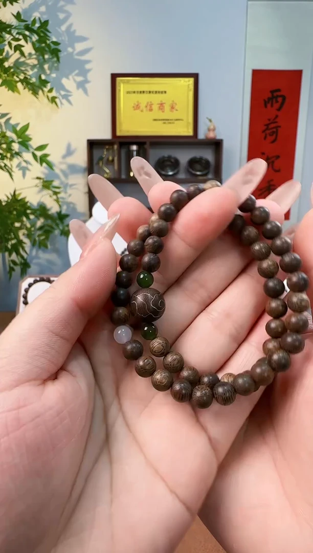 沉香手串文莱黑棋配祥云顶珠手串