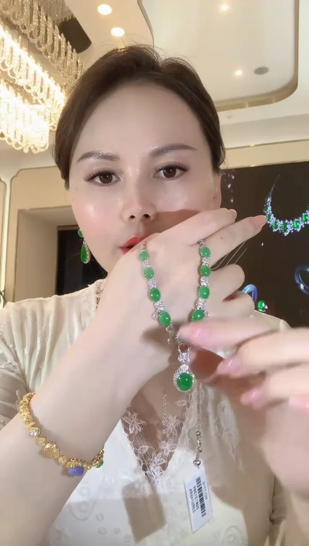 套链18K金镶嵌翡翠D9