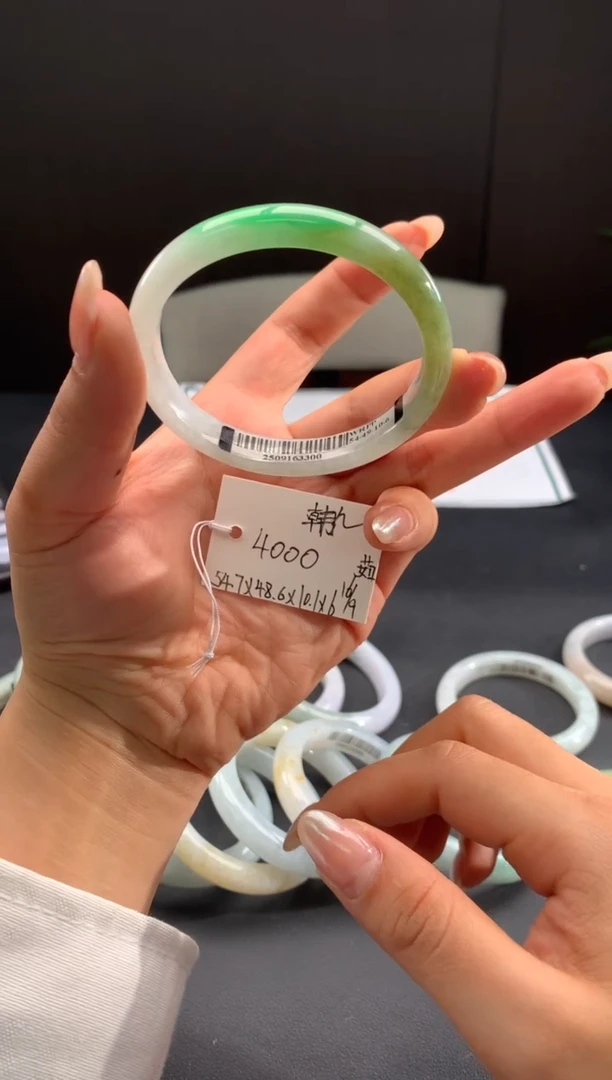 未镶嵌手镯翡翠韩**?翡翠手镯 下单联系小耳机#