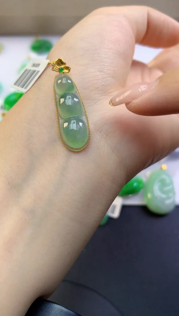 颈饰18K金镶嵌翡翠天然A货缅甸翡翠百元以上9元证书费自理