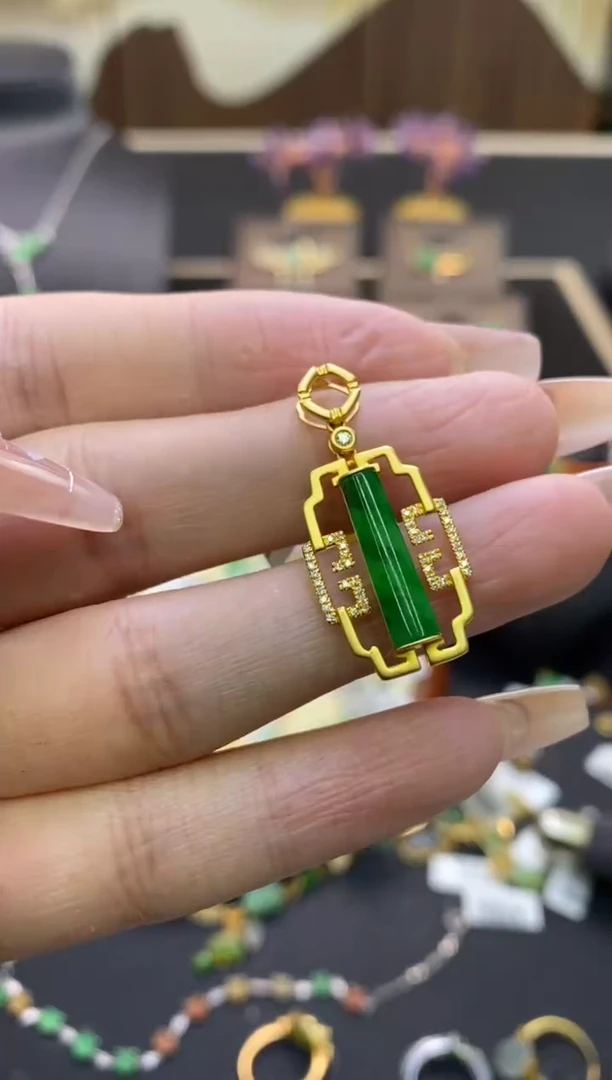 【闪购商品】翡翠颈饰18K金镶嵌净货12380