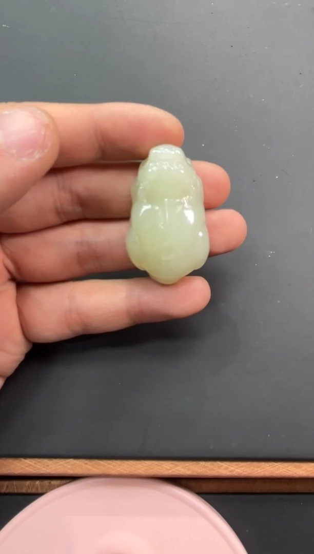 【闪购商品】和田玉吊坠(赠链)未镶嵌且末微色差近矿吊坠