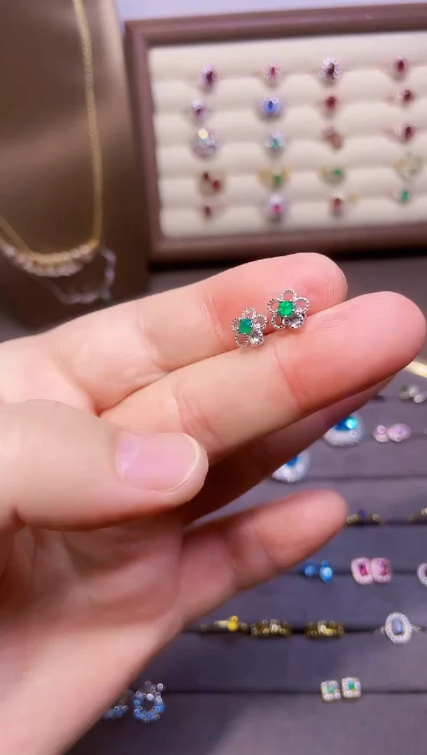 【闪购商品】祖母绿耳饰银S925镶嵌一对