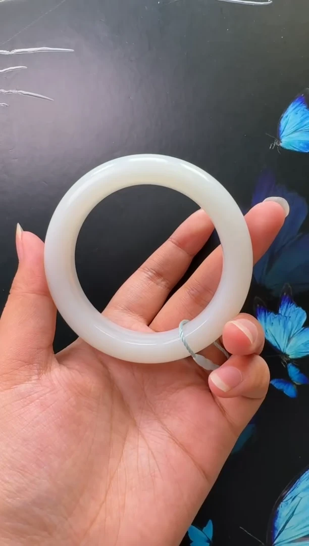 未镶嵌手镯和田玉手镯