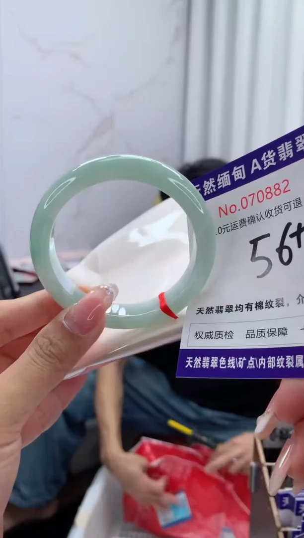 翡翠手镯未镶嵌有纹，完美者勿拍